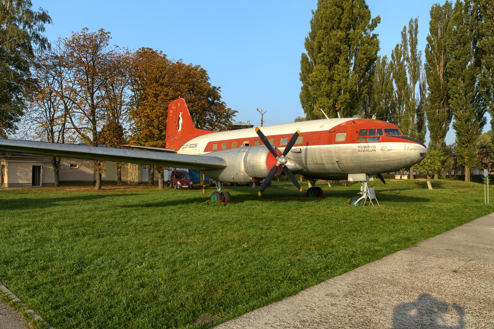 Backplate • ID: 11542 • HDRI Haven - Old Airplanes Exhibition