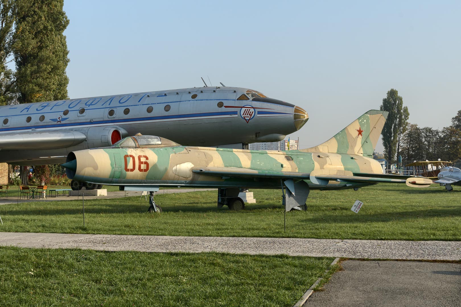 Backplate • ID: 7759 • HDRI Haven - Old Airplanes Exhibition