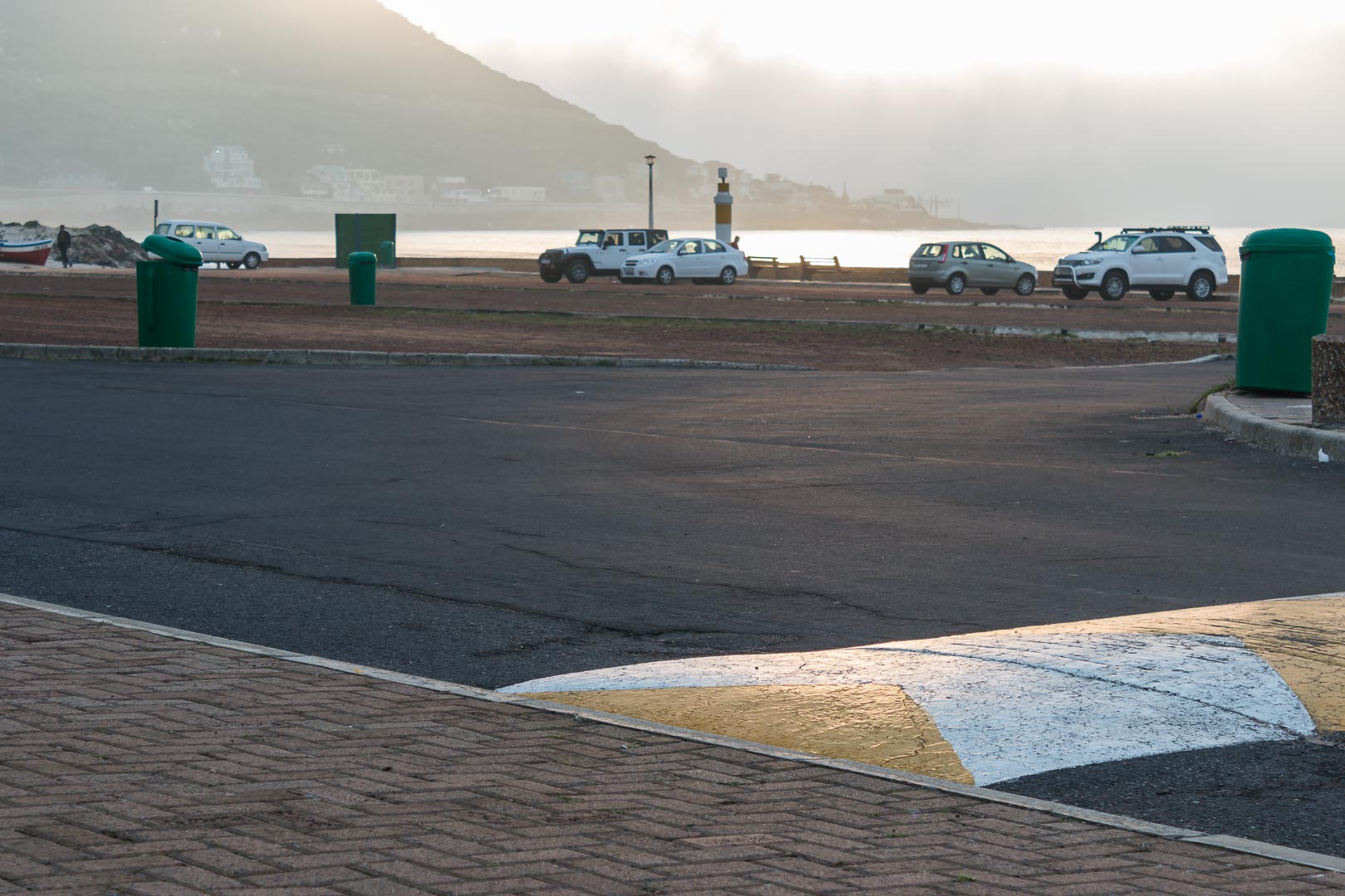 Backplate • ID: 4153 • HDRI Haven - Parking Road At The Beach