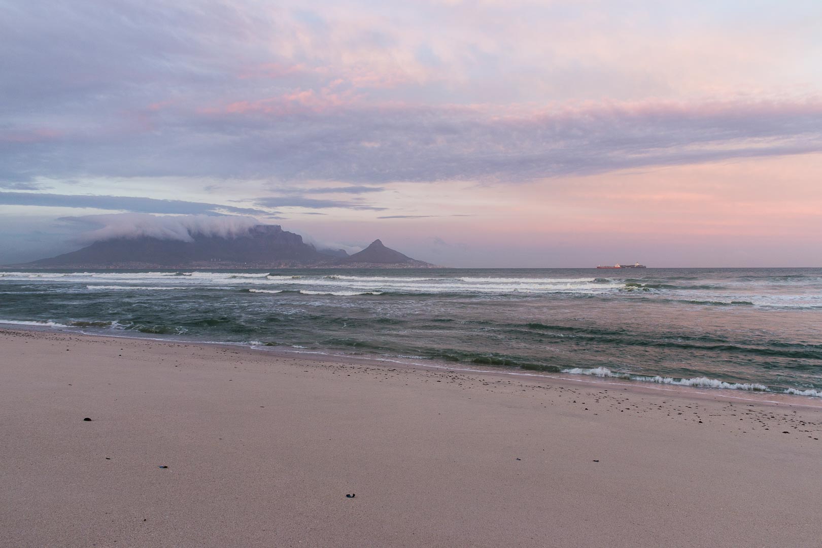 Backplate • ID: 11644 • HDRI Haven - Sunrise On The Beach