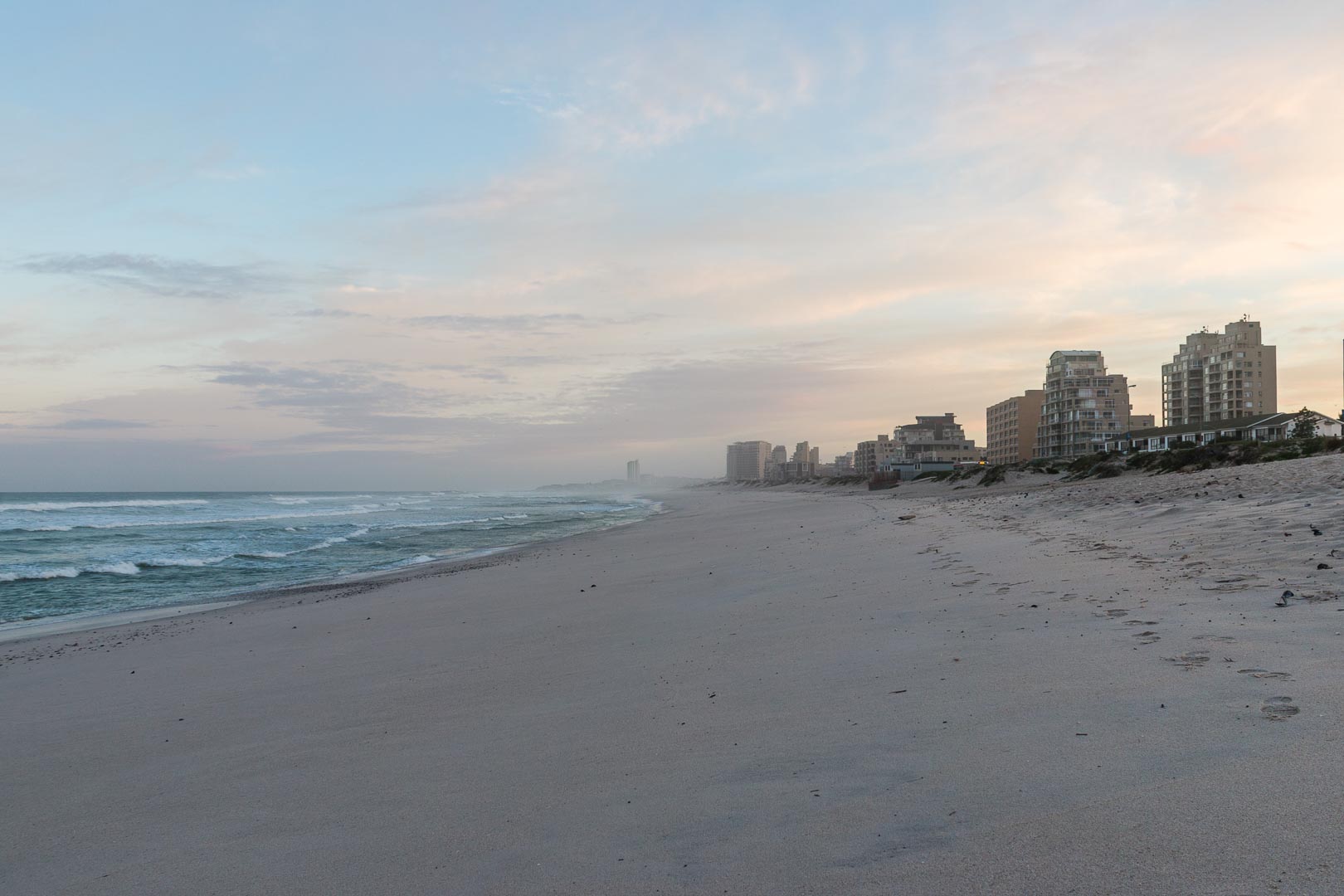 Backplate • ID: 4215 • HDRI Haven - Sunrise On The Beach