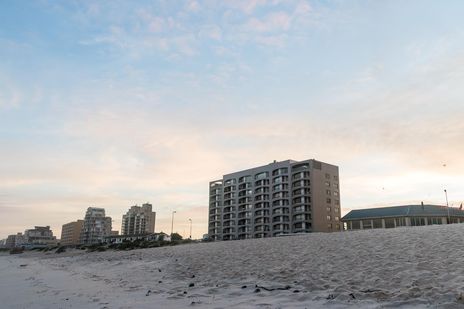 Backplate • ID: 4213 • HDRI Haven - Sunrise On The Beach