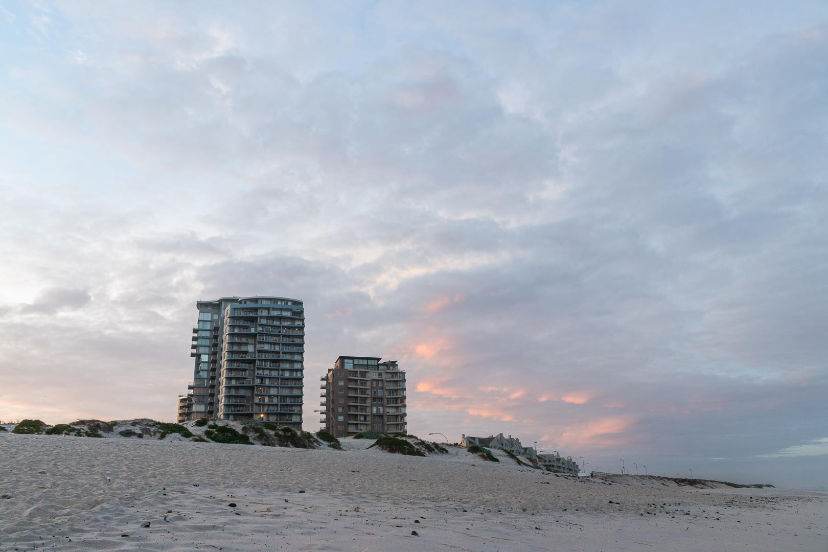 Backplate • ID: 4209 • HDRI Haven - Sunrise On The Beach
