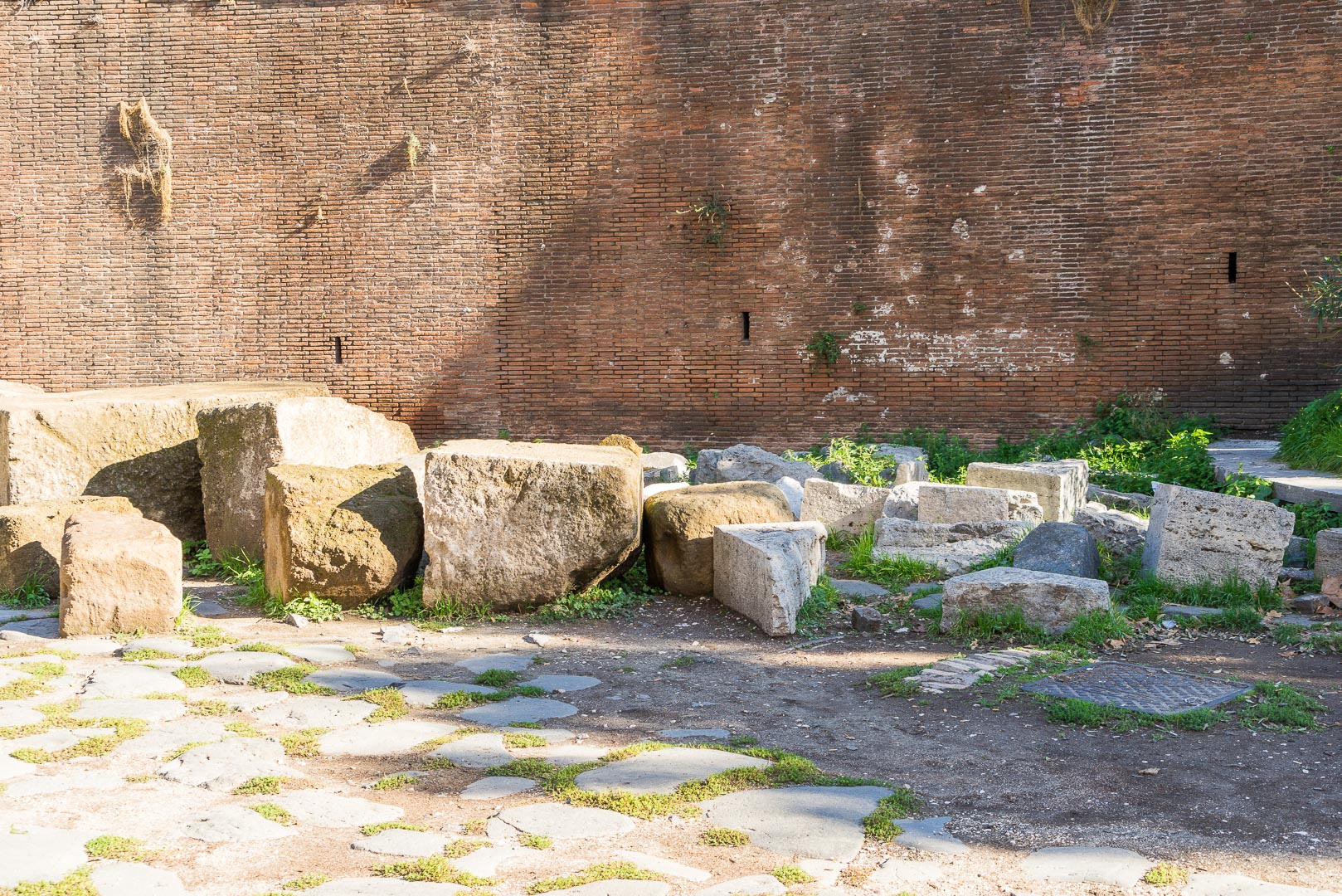Backplate • ID: 8497 • HDRI Haven - Ruins Of Colosseum