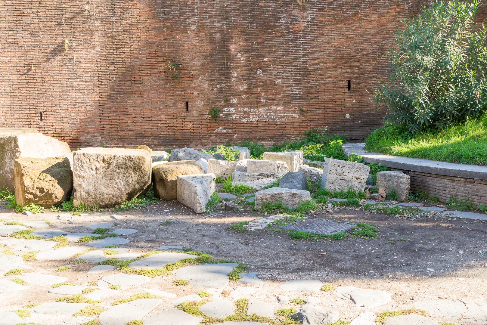 Backplate • ID: 4846 • HDRI Haven - Ruins Of Colosseum