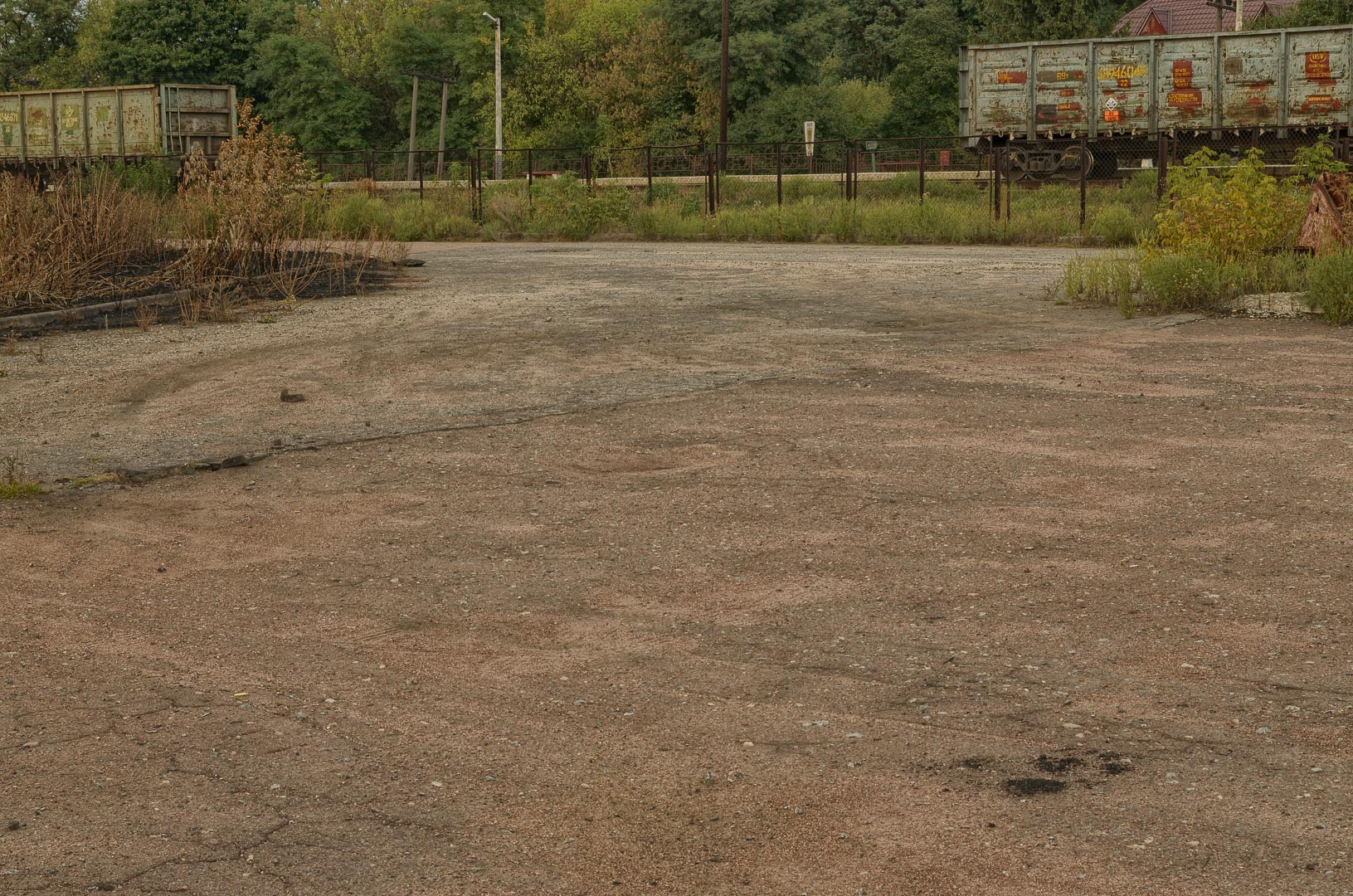 Backplate • ID: 12665 • HDRI Haven - Parking Lot By Railway