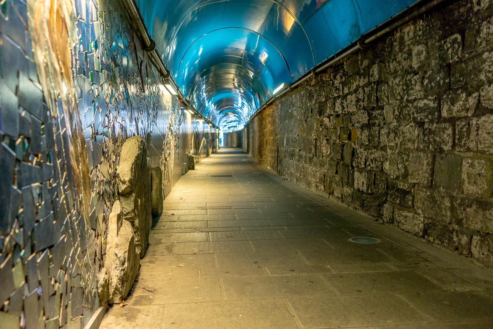 Backplate • ID: 5607 • HDRI Haven - Tunnel With Concrete Path 