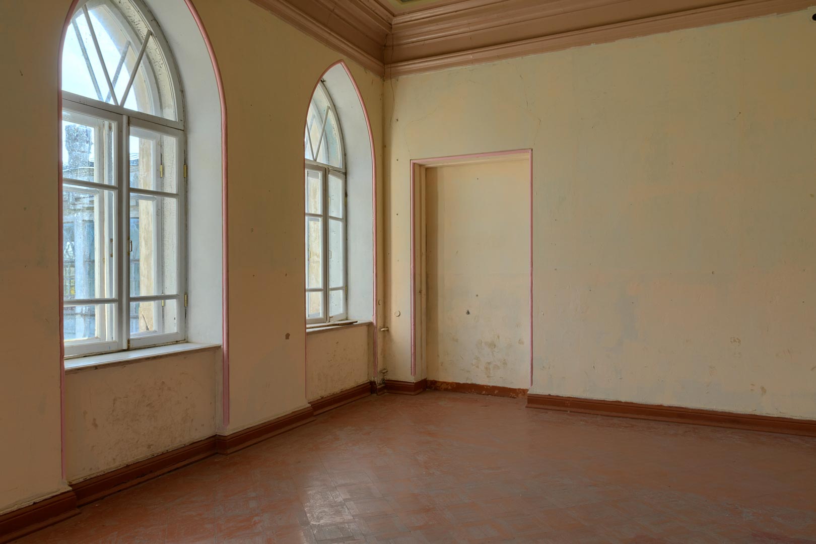 Backplate • ID: 5699 • HDRI Haven - Palace Room With Worn Floor
