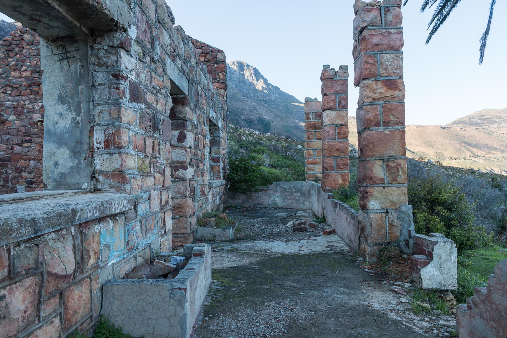 Backplate • ID: 13894 • HDRI Haven - Stonebuilt Ruins