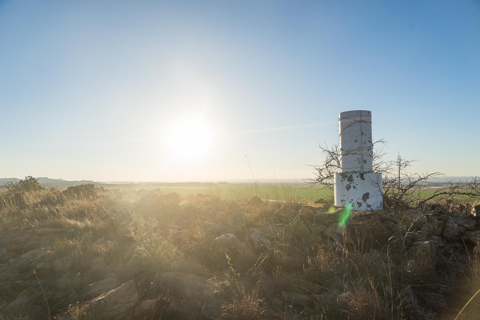 Backplate • ID: 6763 • HDRI Haven - Clear Sunset Sky At Rocky Plain