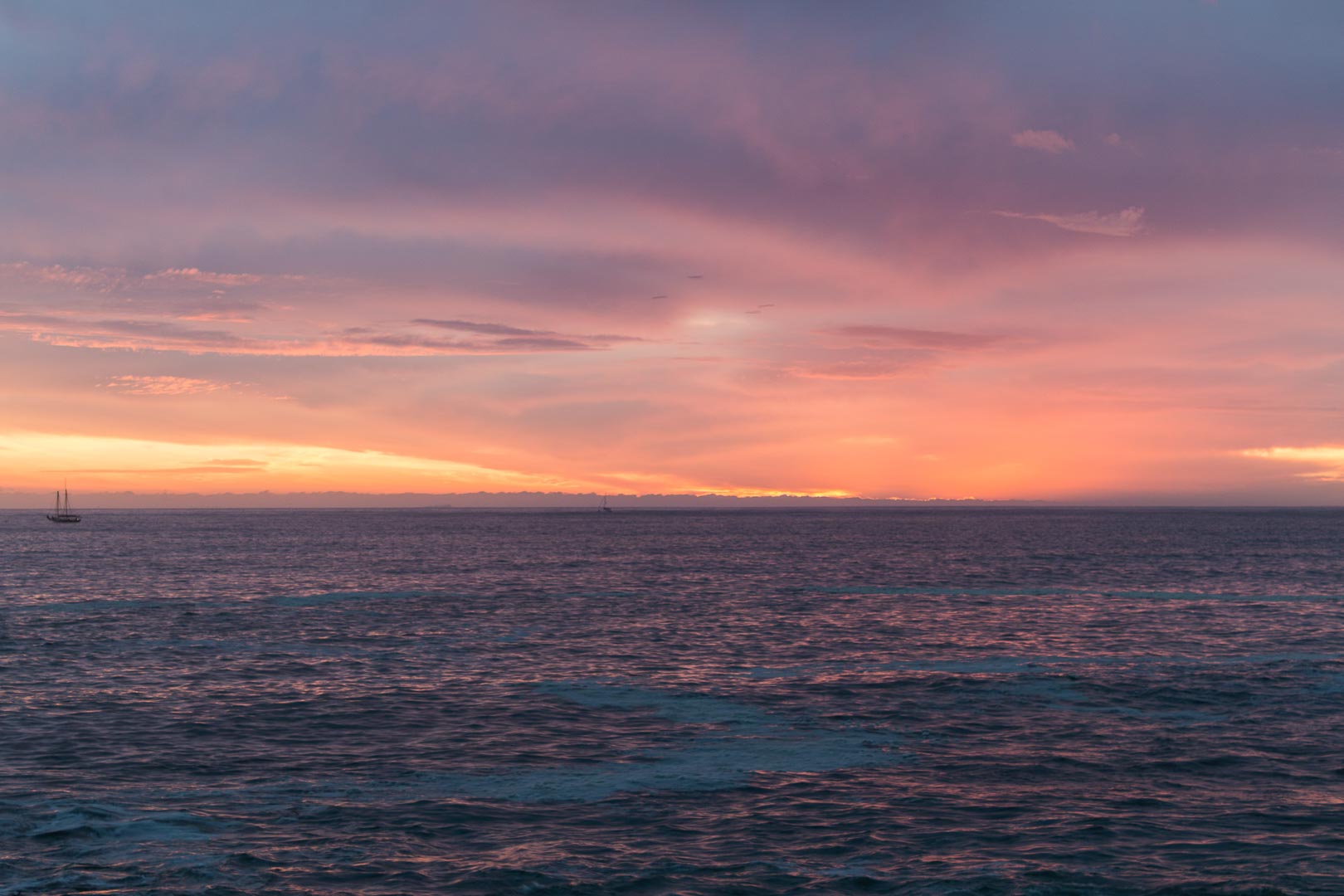 Backplate • ID: 6817 • HDRI Haven - Beautiful Sunrise At Coast