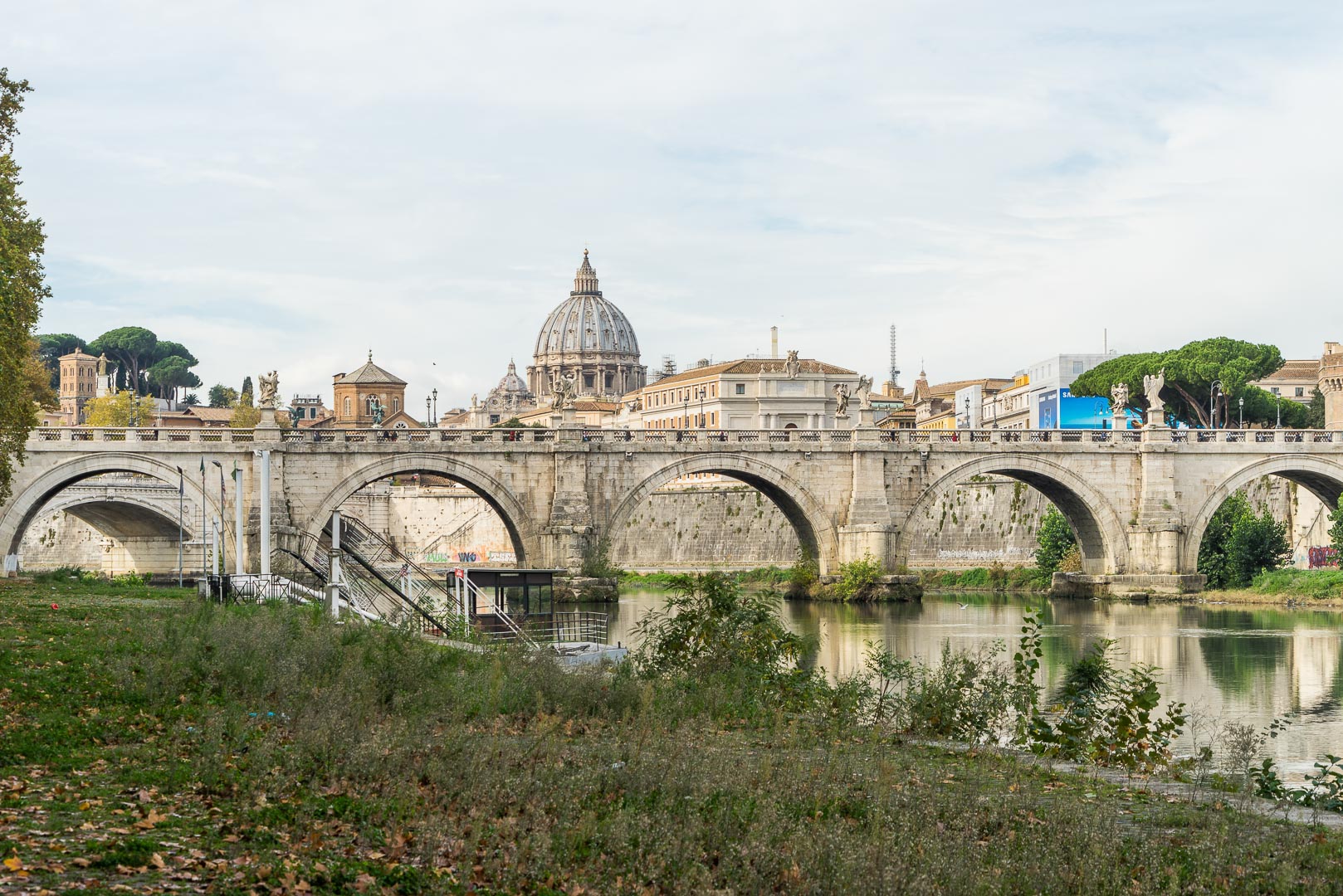 Backplate • ID: 6890 • HDRI Haven - Tiber River