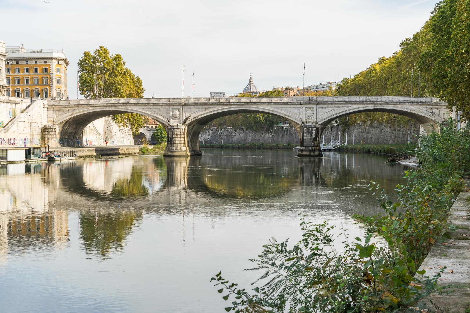 Backplate • ID: 10595 • HDRI Haven - Tiber River