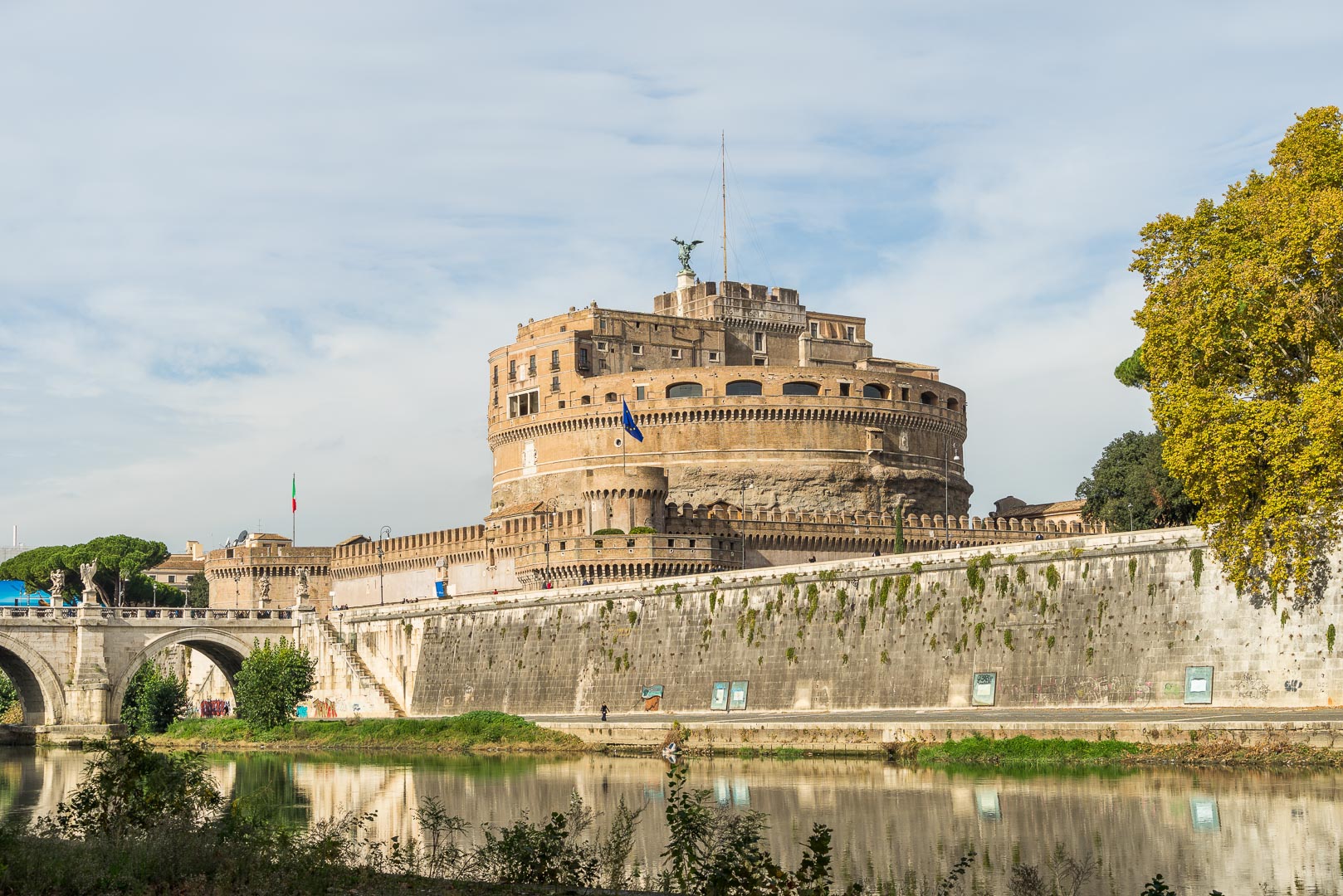 Backplate • ID: 14543 • HDRI Haven - Tiber River