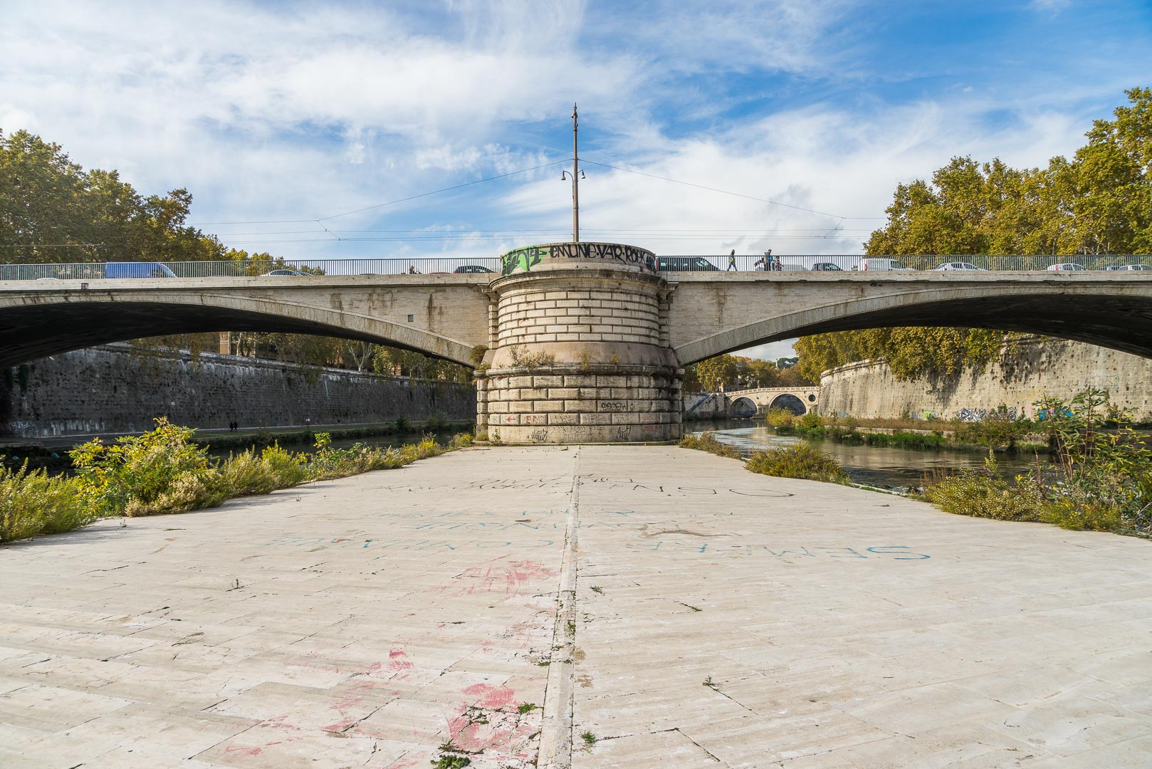 Backplate • ID: 6900 • HDRI Haven - At The Bridge In Rome