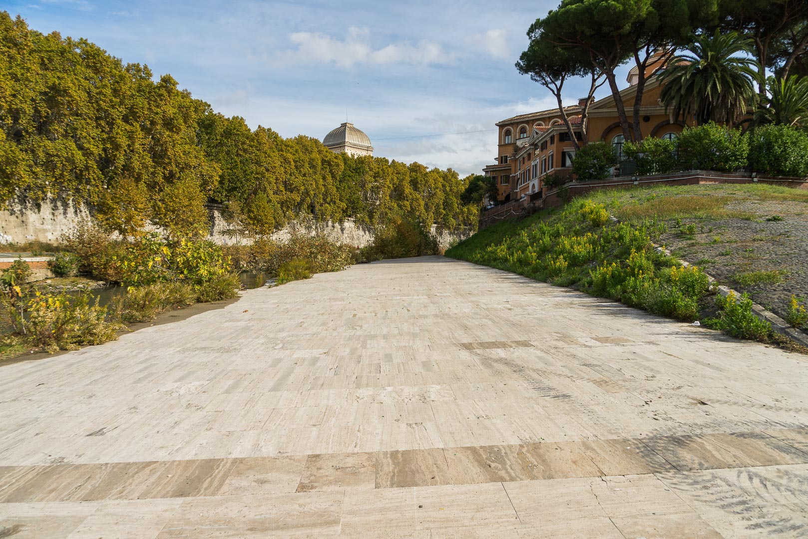 Backplate • ID: 6894 • HDRI Haven - At The Bridge In Rome