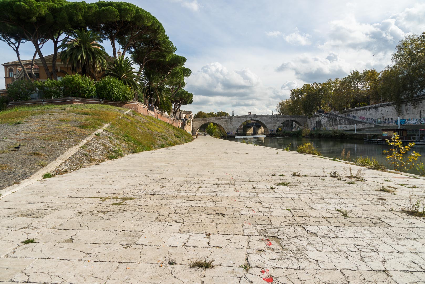 Backplate • ID: 6895 • HDRI Haven - At The Bridge In Rome