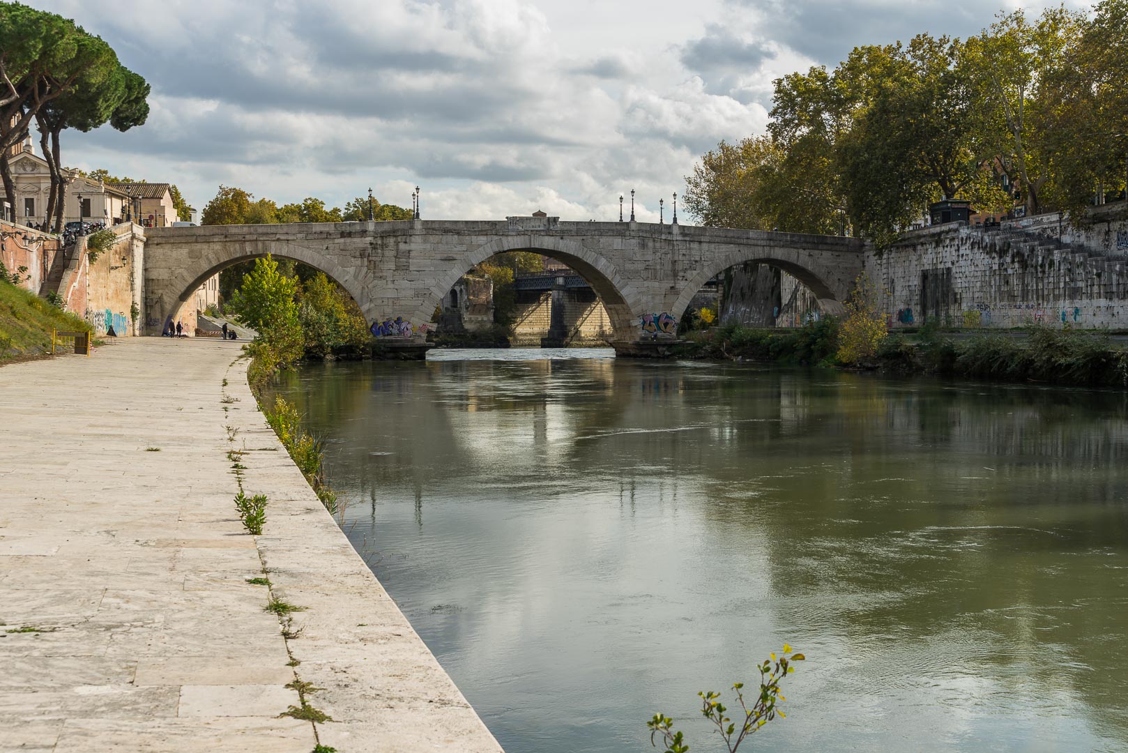 Backplate • ID: 14569 • HDRI Haven - At The Bridge In Rome