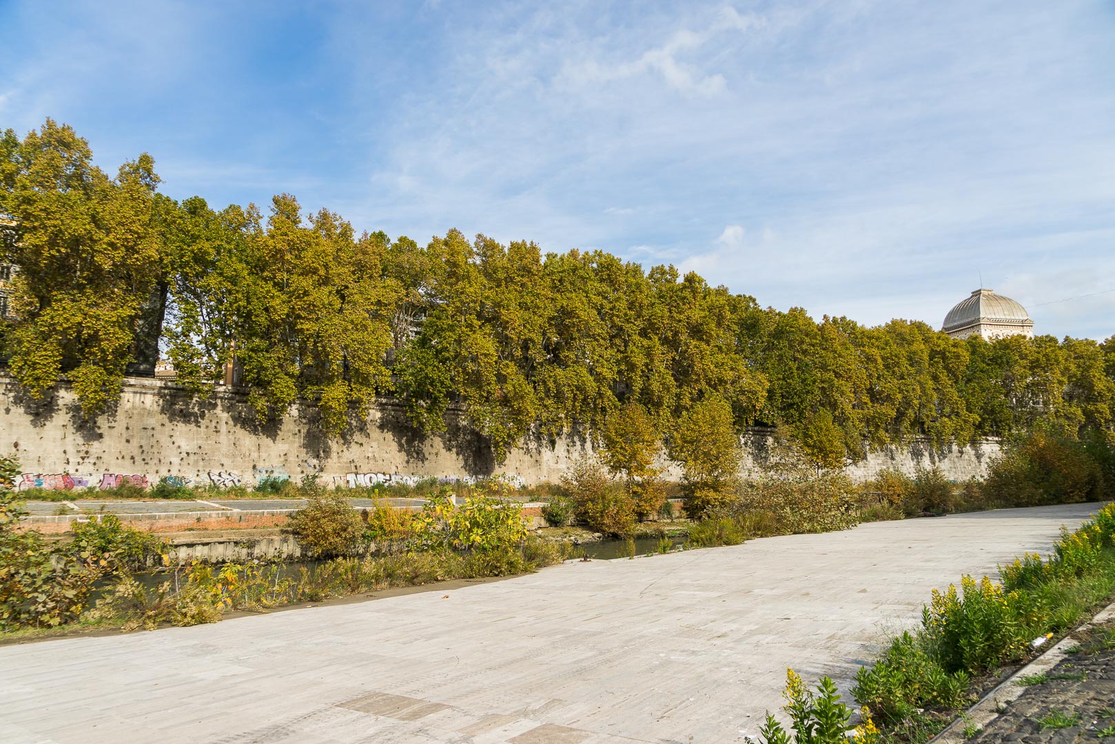 Backplate • ID: 10611 • HDRI Haven - At The Bridge In Rome