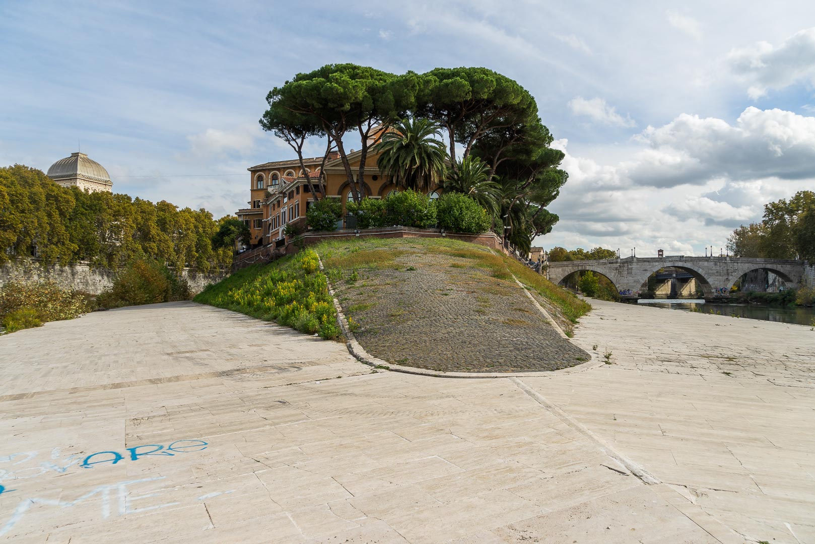 Backplate • ID: 10619 • HDRI Haven - At The Bridge In Rome