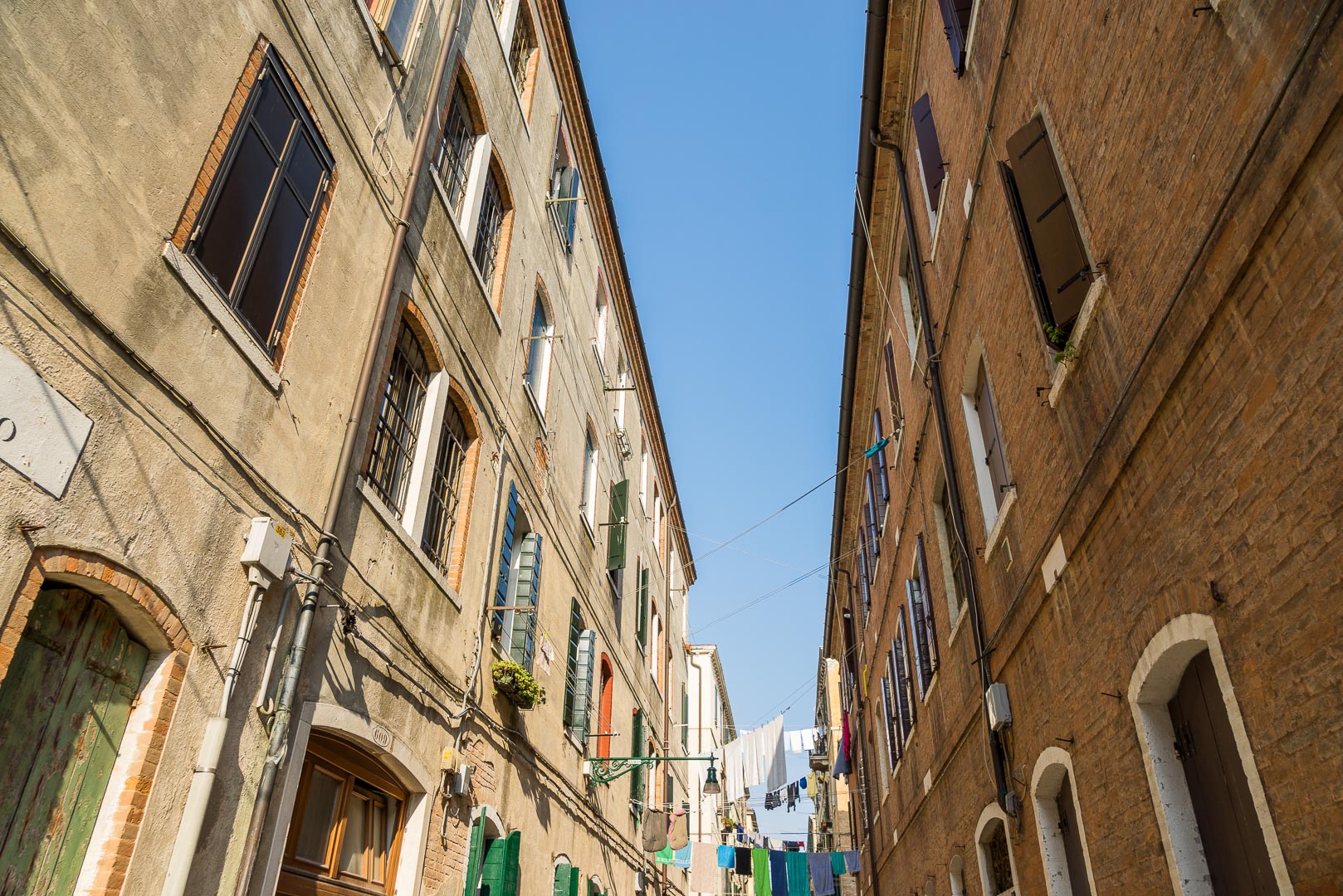 Backplate • ID: 10730 • HDRI Haven - Narrow Brick Streets In Venice