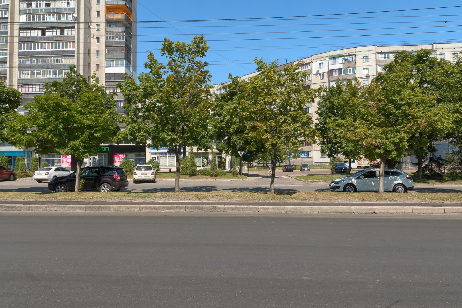 Backplate • ID: 7269 • HDRI Haven - Post-Soviet City Street