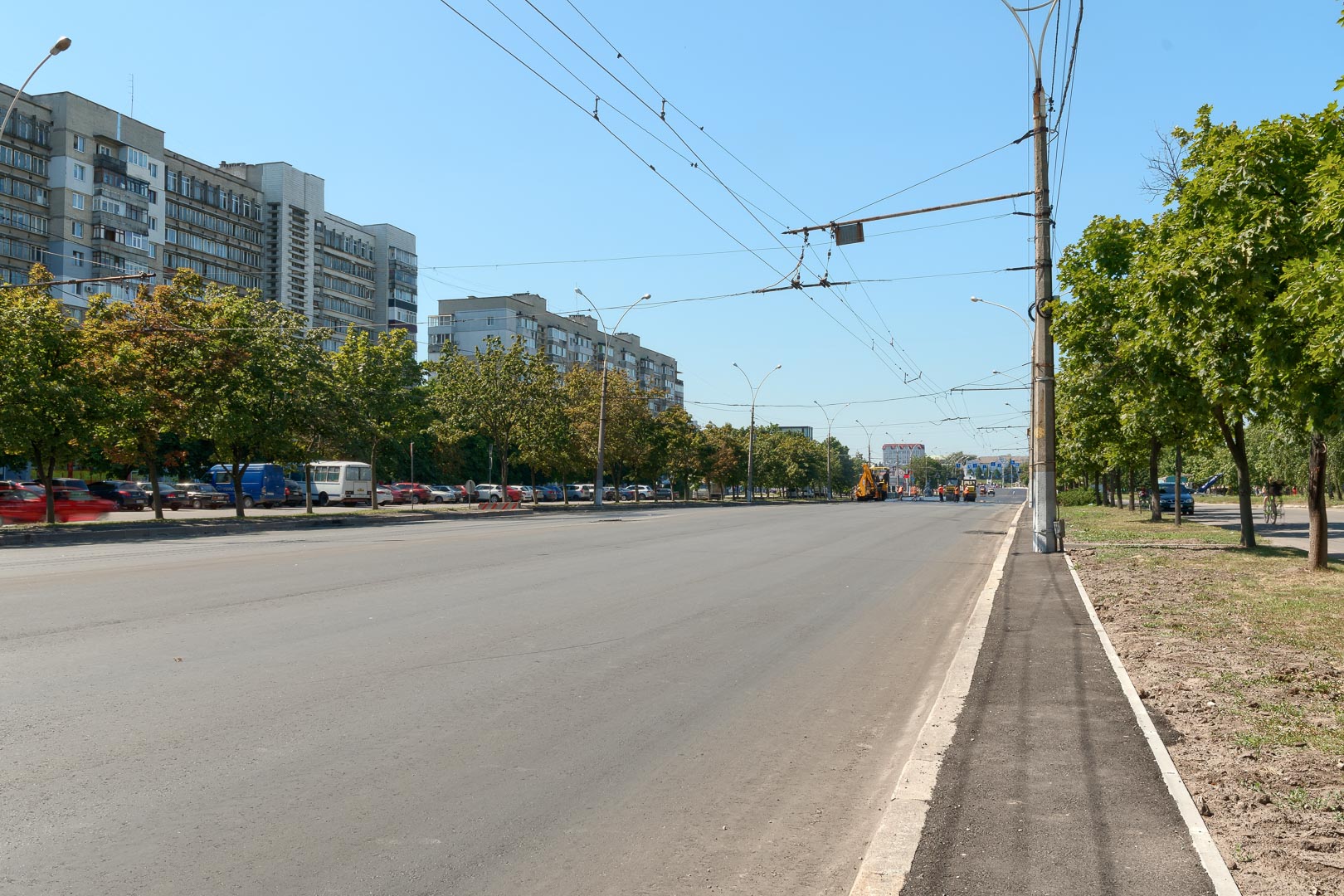 Backplate • ID: 10981 • HDRI Haven - Post-Soviet City Street