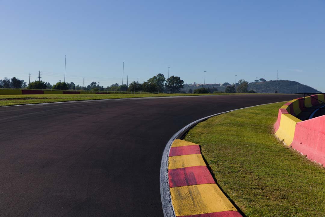 Backplate • ID: 15293 • HDRI Haven - Morning Racing Circuit