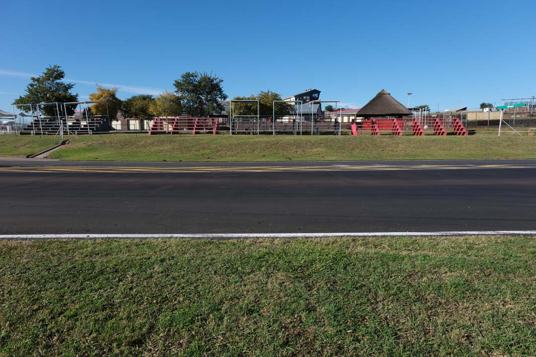 Backplate • ID: 15283 • HDRI Haven - Morning Racing Circuit