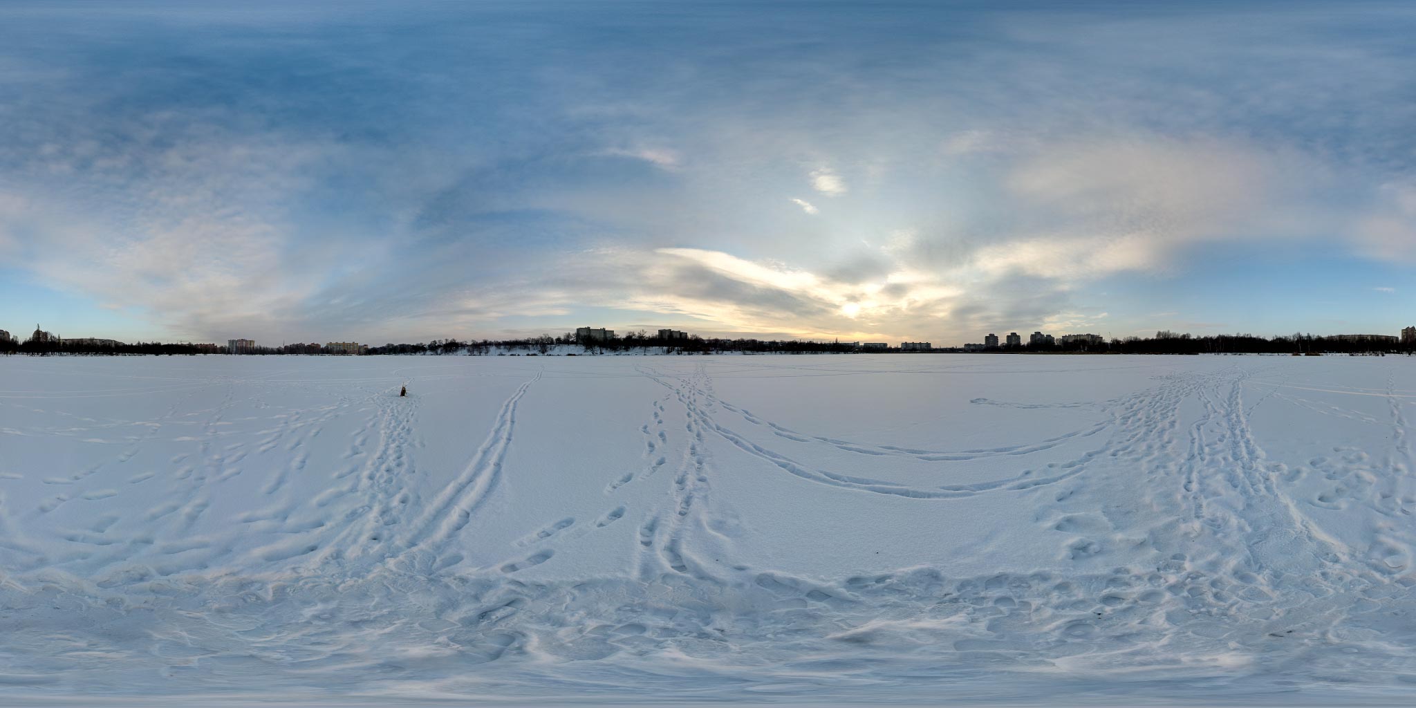 Река зимой панорама